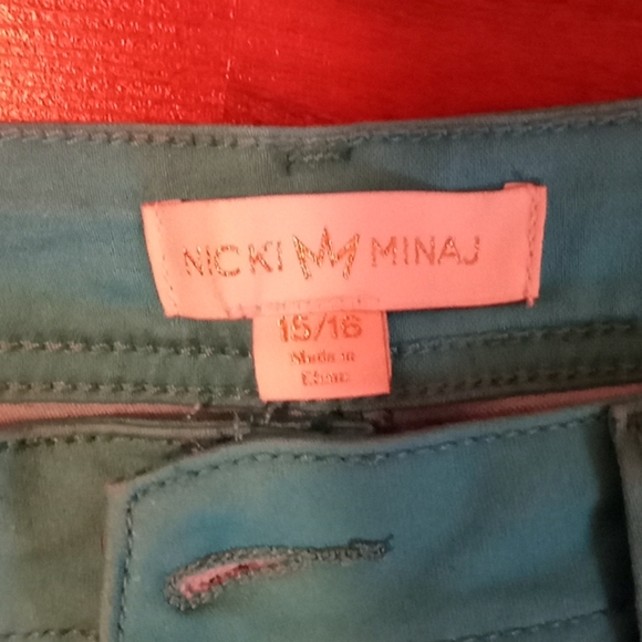 Shorts - Picture 3 of 4